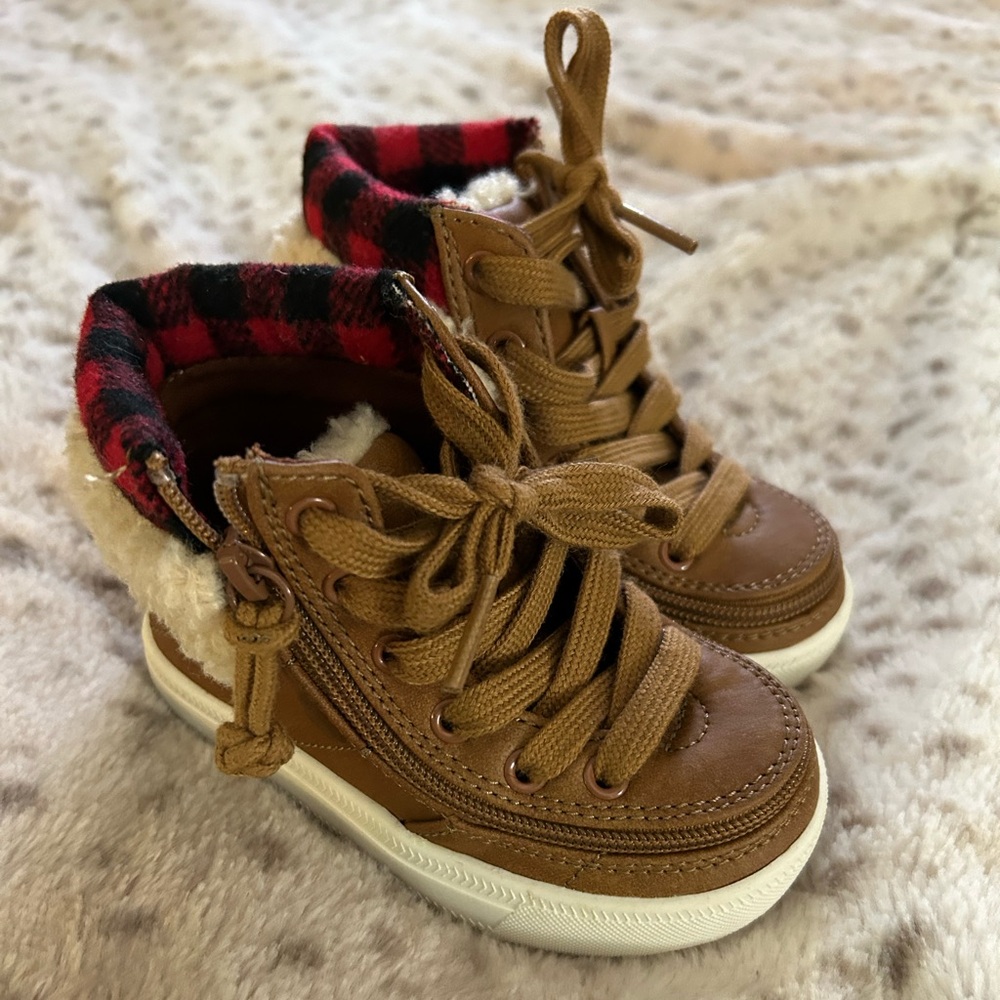 Toddler boy Billy shoes size 6